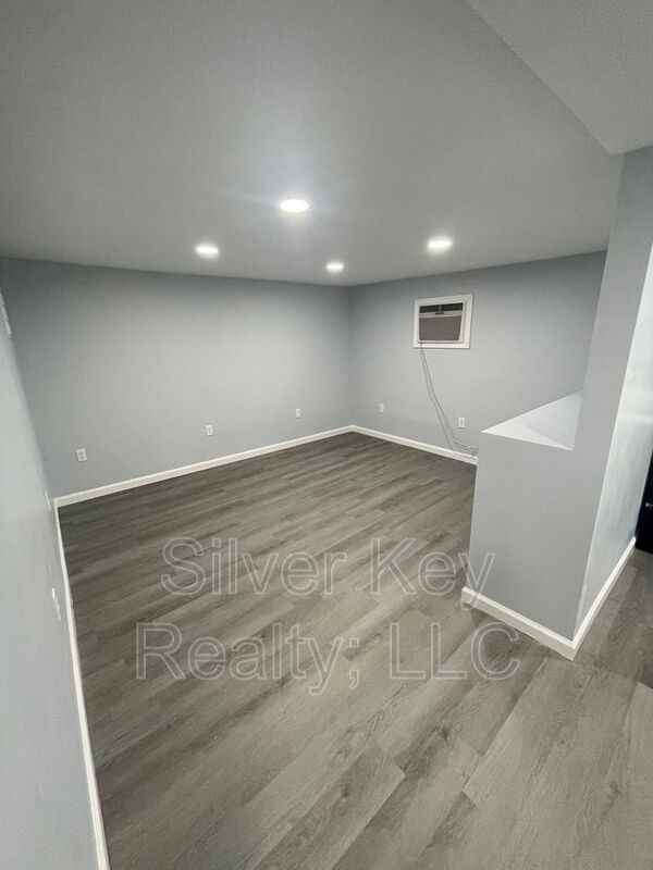 154 South Jackson Street #C - Photo 6 of 8