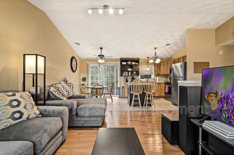 25 Warman Ave - Photo 3 of 27