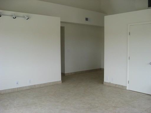 516 Hilby Ave - Photo 3 of 3