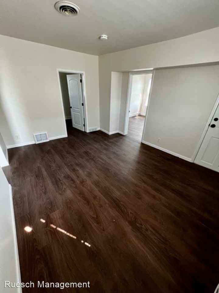 2618 Forest Ave - Triplex - Photo 3 of 11