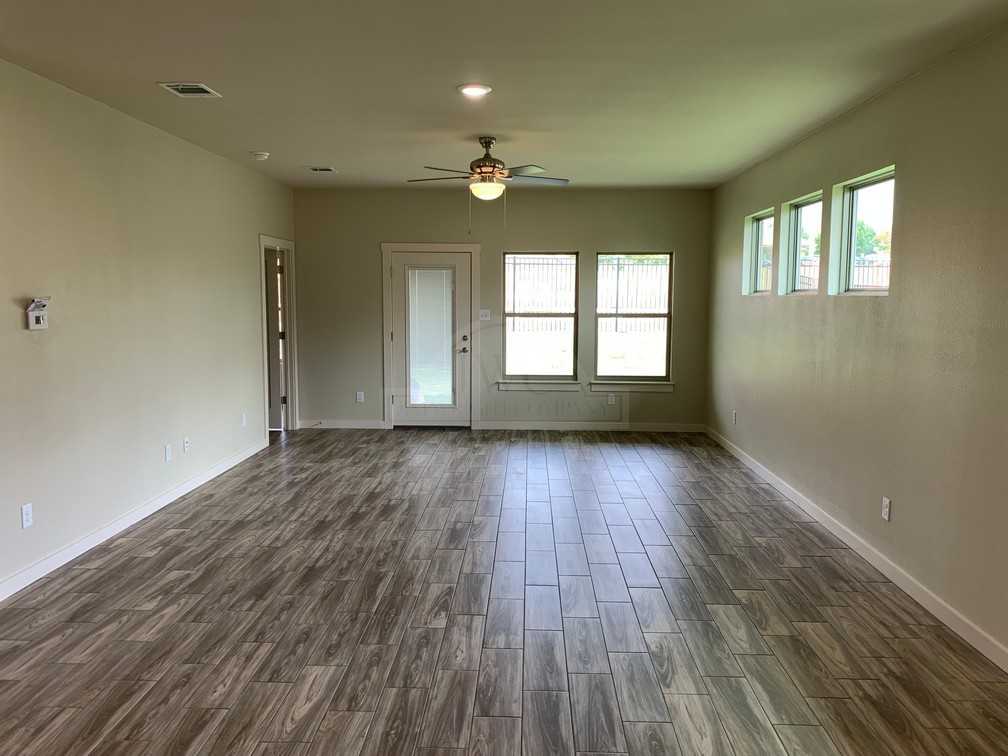 5005 White Rose Dr - Photo 2 of 16