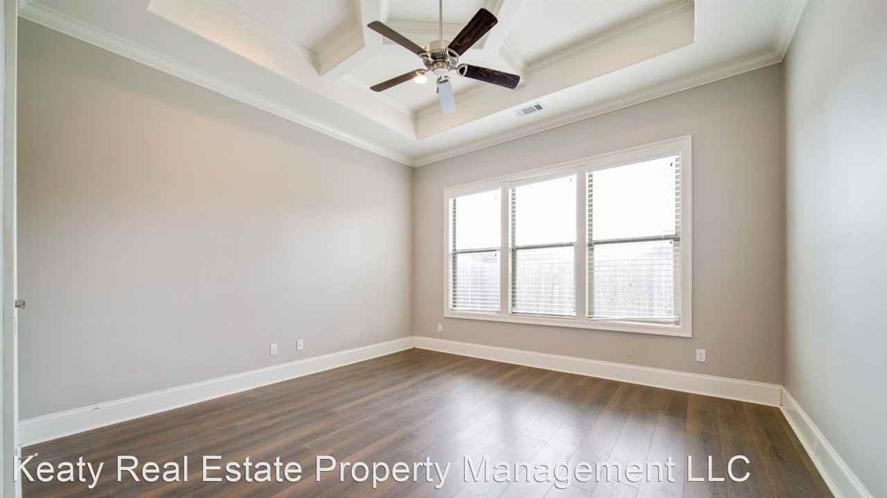 204 Sleepy Brook Rd - Photo 2 of 3