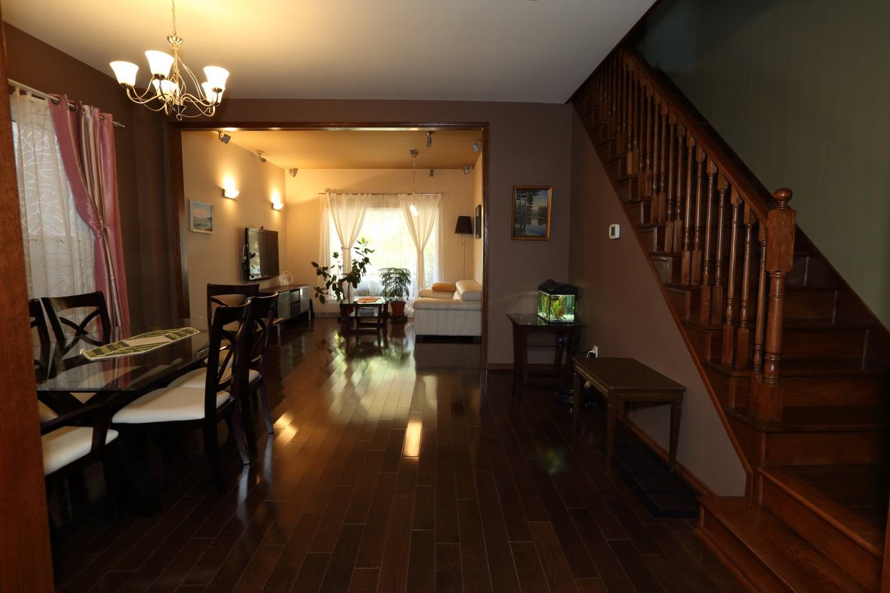 19 Leuty Ave - Photo 3 of 15