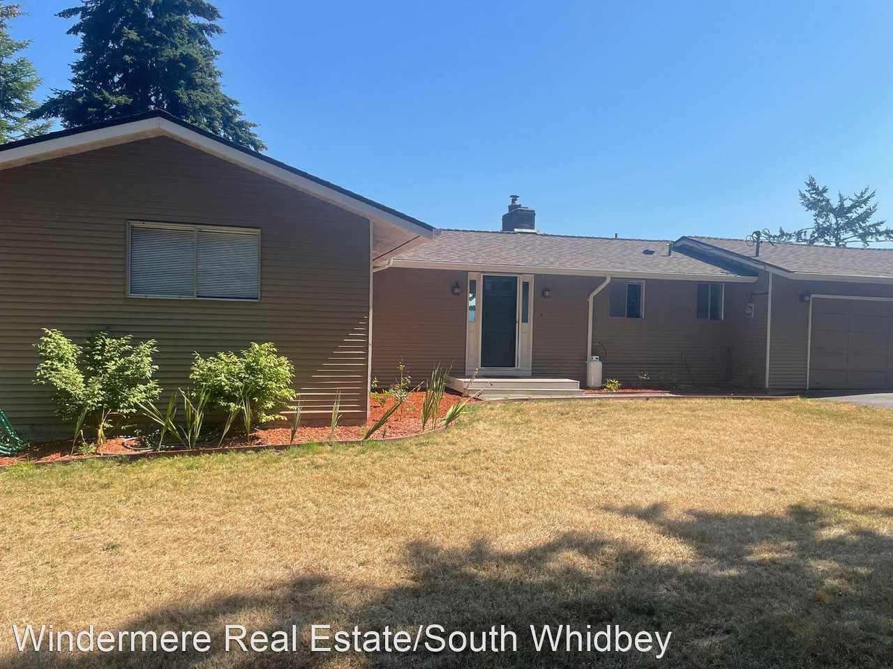 745 Surfside Ln - Photo 3 of 50