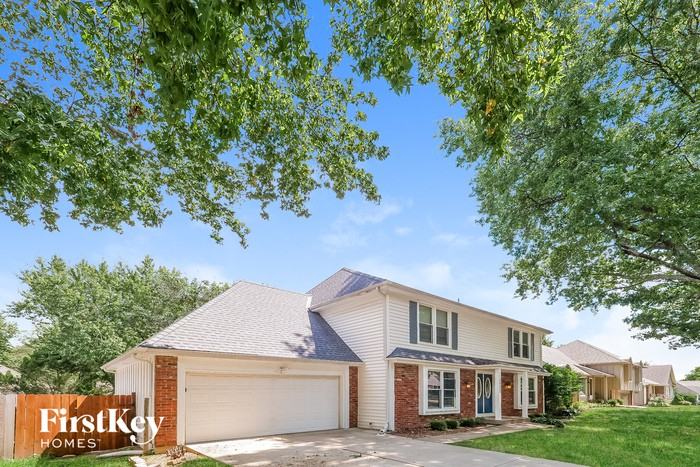 10233 Caenen Dr - Photo 2 of 15