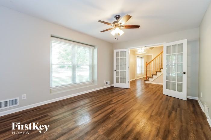 10233 Caenen Dr - Photo 3 of 15