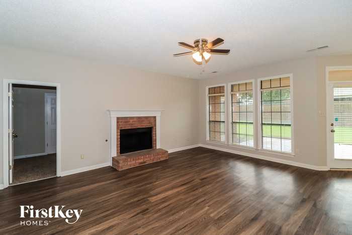 6380 Grassy Point Cv - Photo 3 of 15