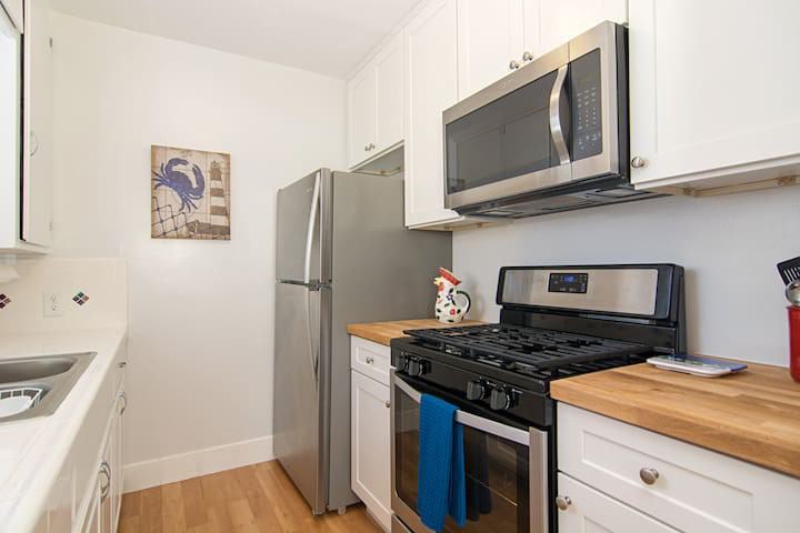 723 Whiting Court #723 - Photo 3 of 19