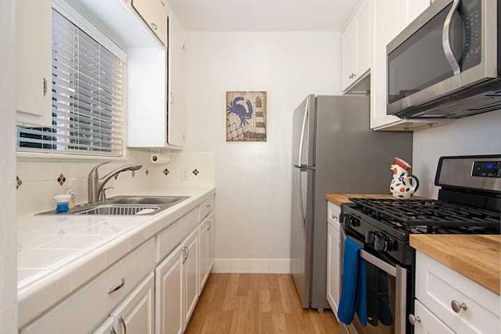 723 Whiting Court #723 - Photo 4 of 19