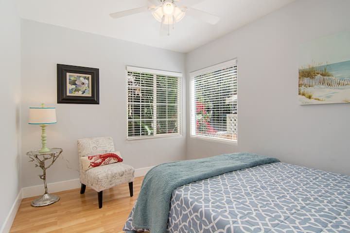 723 Whiting Court #723 - Photo 5 of 19