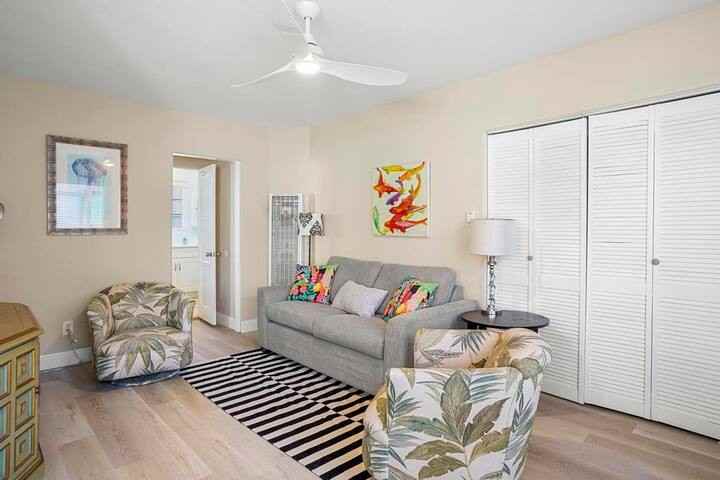 725 Whiting Court #725 - Photo 7 of 19