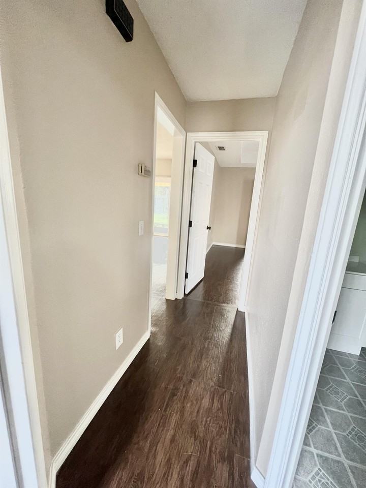 5215 Northview Dr #1 - Photo 4 of 28