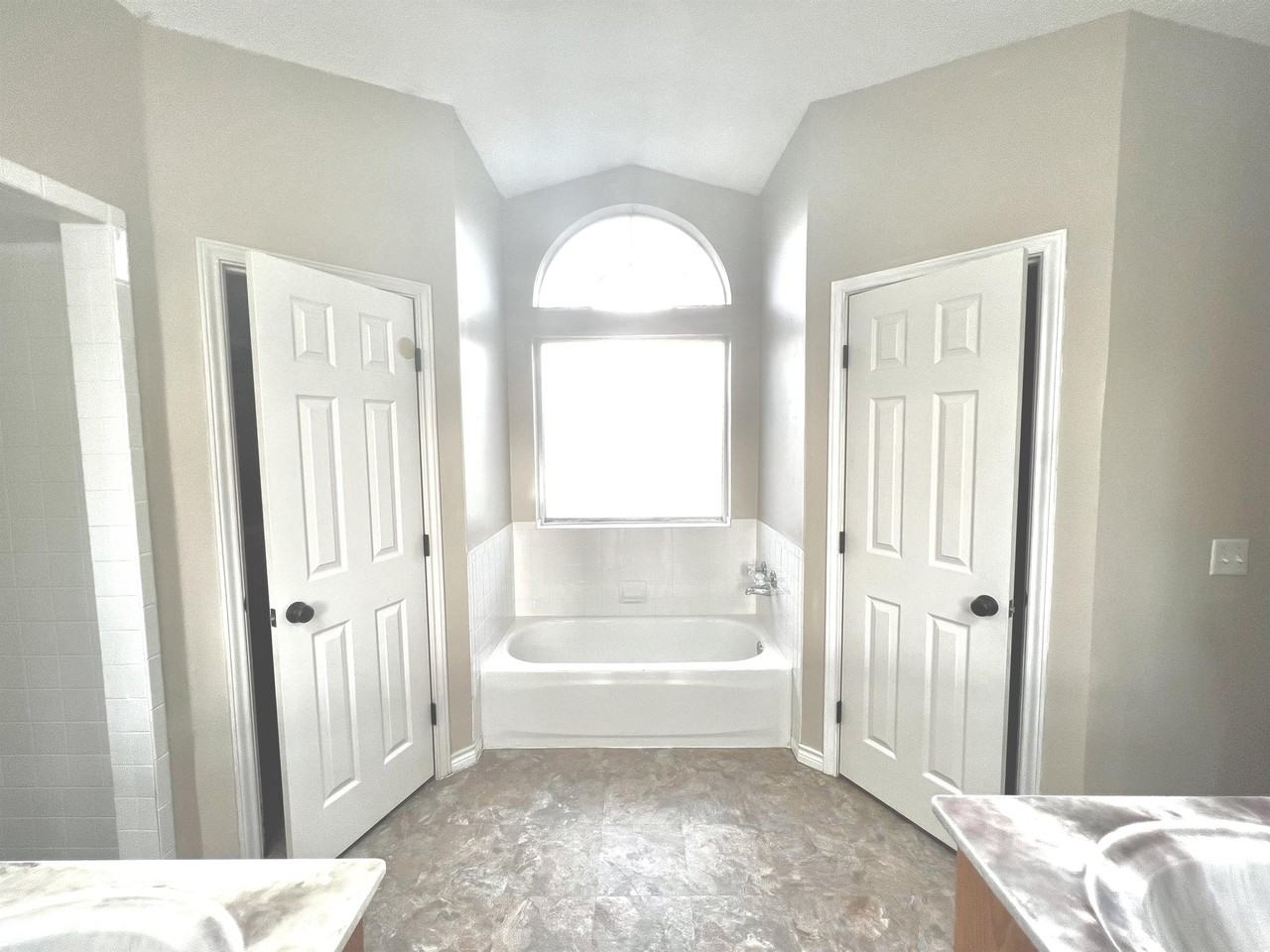 5215 Northview Dr #1 - Photo 5 of 28