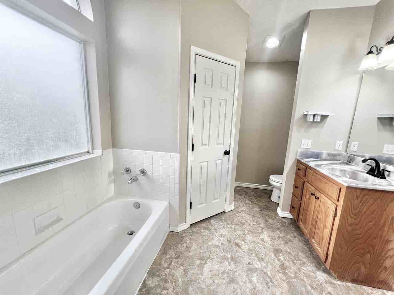 5215 Northview Dr #1 - Photo 6 of 28
