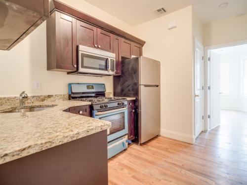70 Rose Ave - Photo 3 of 11