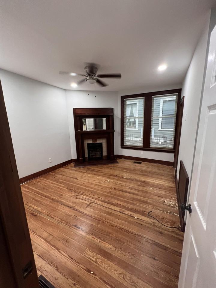 499 N Highland Ave Ne #A - Photo 7 of 9