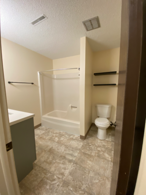 2005 Nw Hickory Ln #5 - Photo 4 of 11