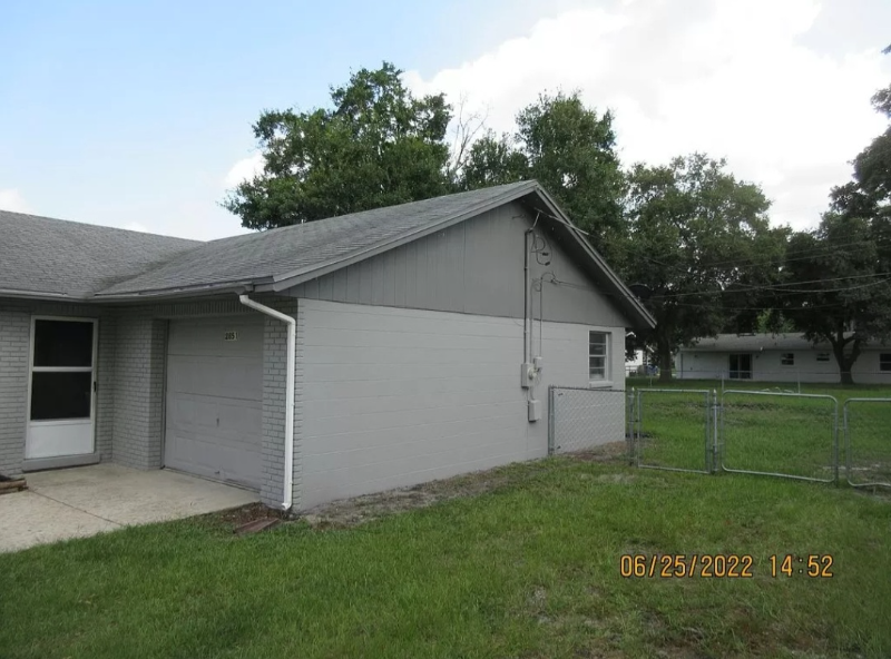 2851 Delrose Dr N - Photo 3 of 24