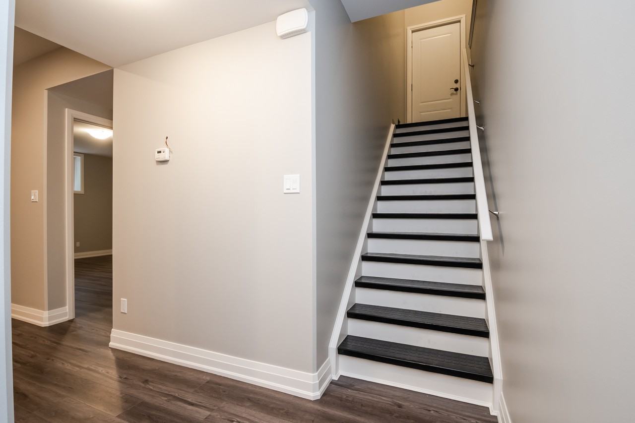 16040 Simcoe Street - Photo 2 of 20