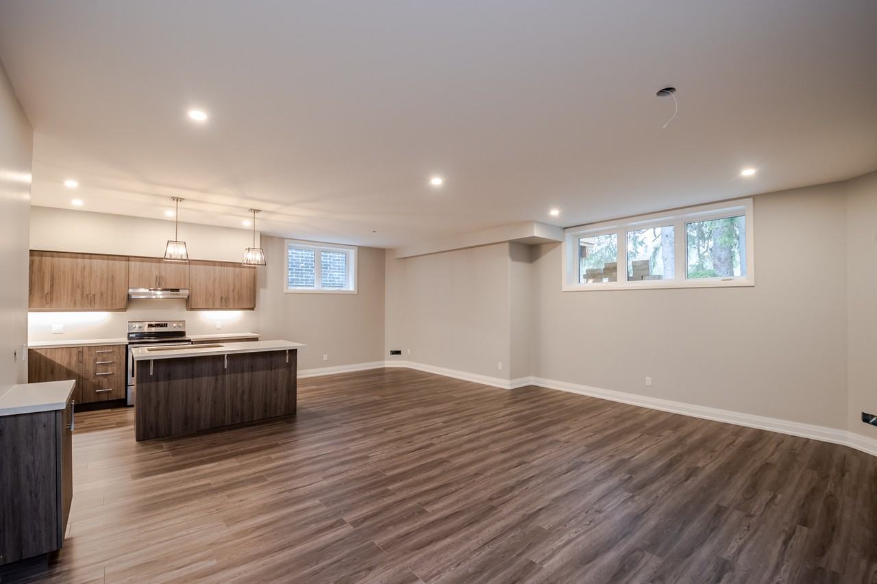 16040 Simcoe Street - Photo 3 of 20