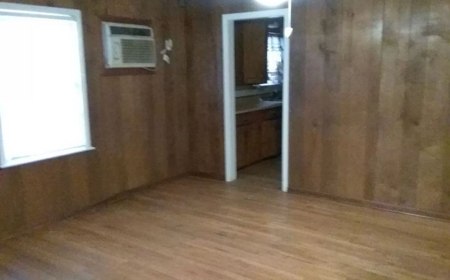 1404 15th Street - Photo 3 of 5