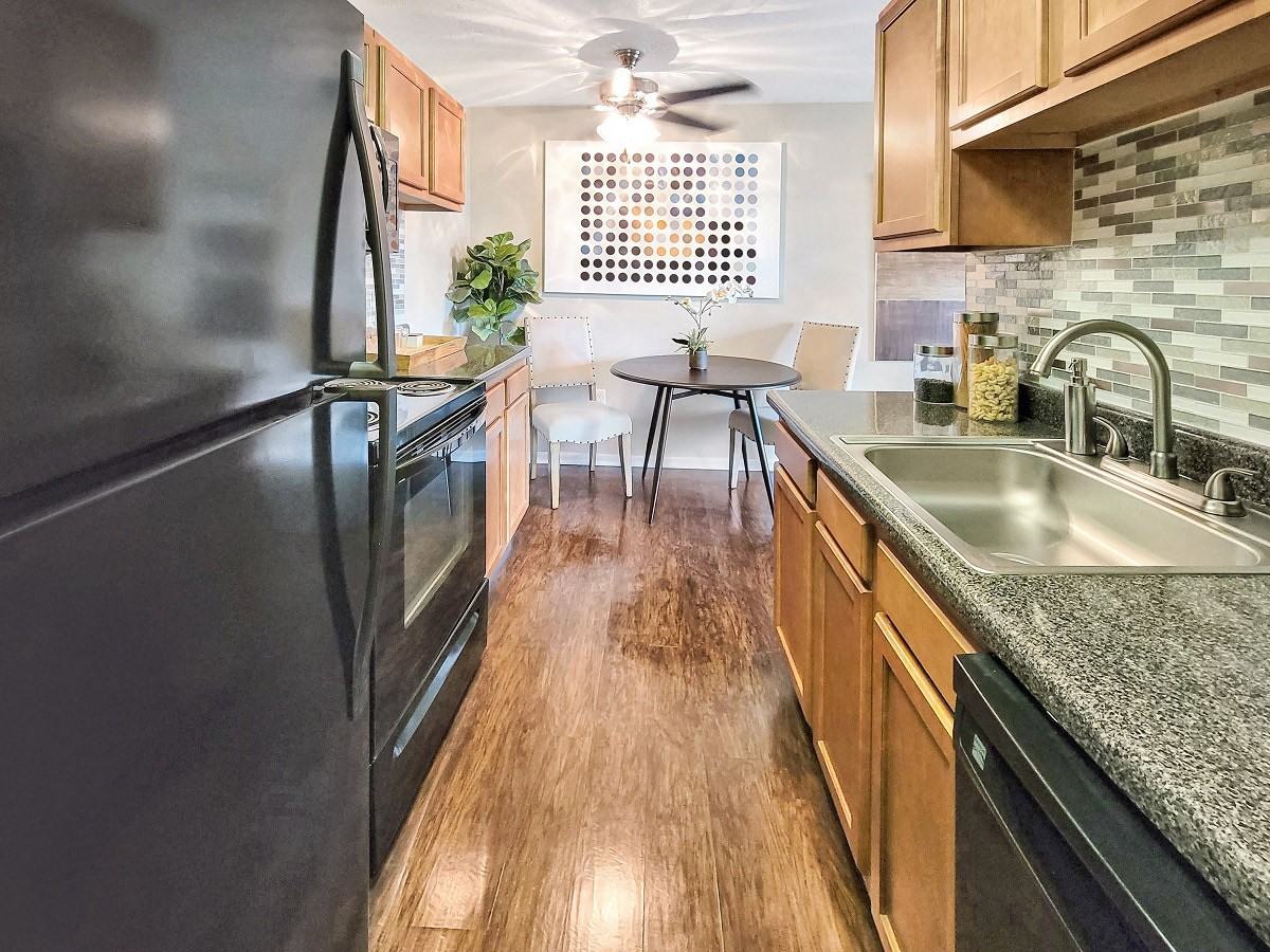 Solon Club Apartments - Photo 2 of 18