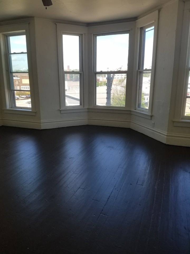 211 1/2 E Stephenson St #3 - Photo 4 of 6