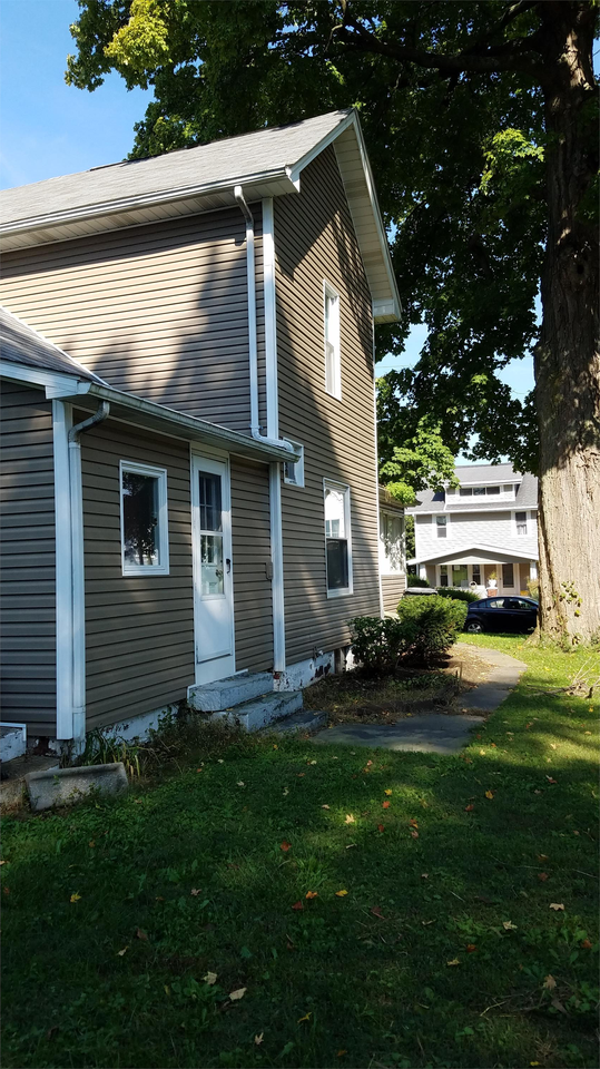 412 Park St #1 - Photo 3 of 15