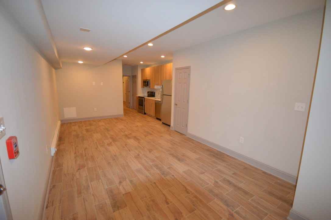 1948 E York St Apt 1b #1B - Photo 2 of 8