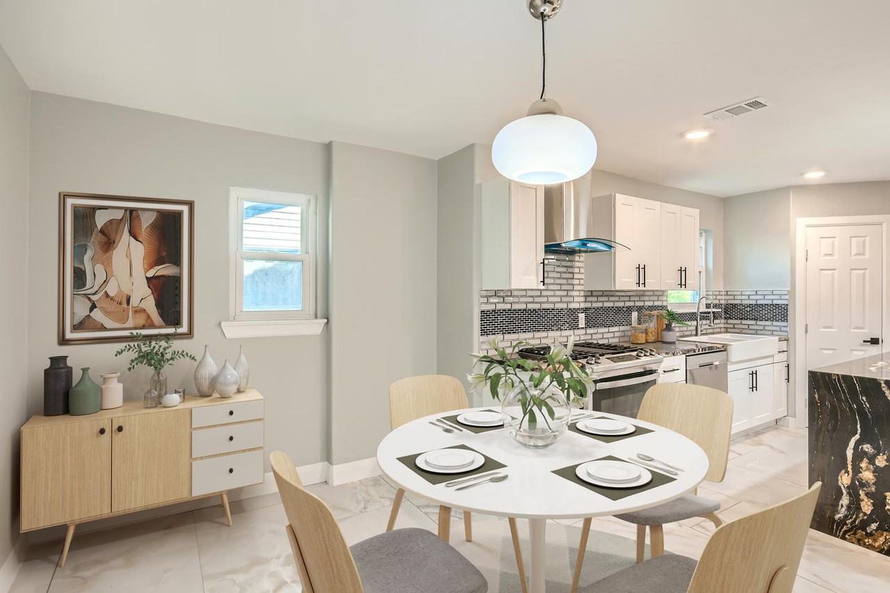 Spacious & renovated Preston Hollow home with big backyard - Photo 4 of 23