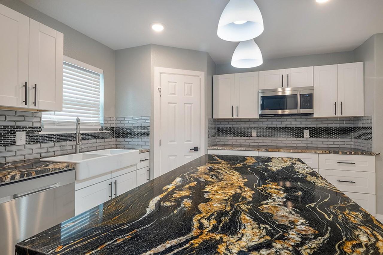 Spacious & renovated Preston Hollow home with big backyard - Photo 6 of 23