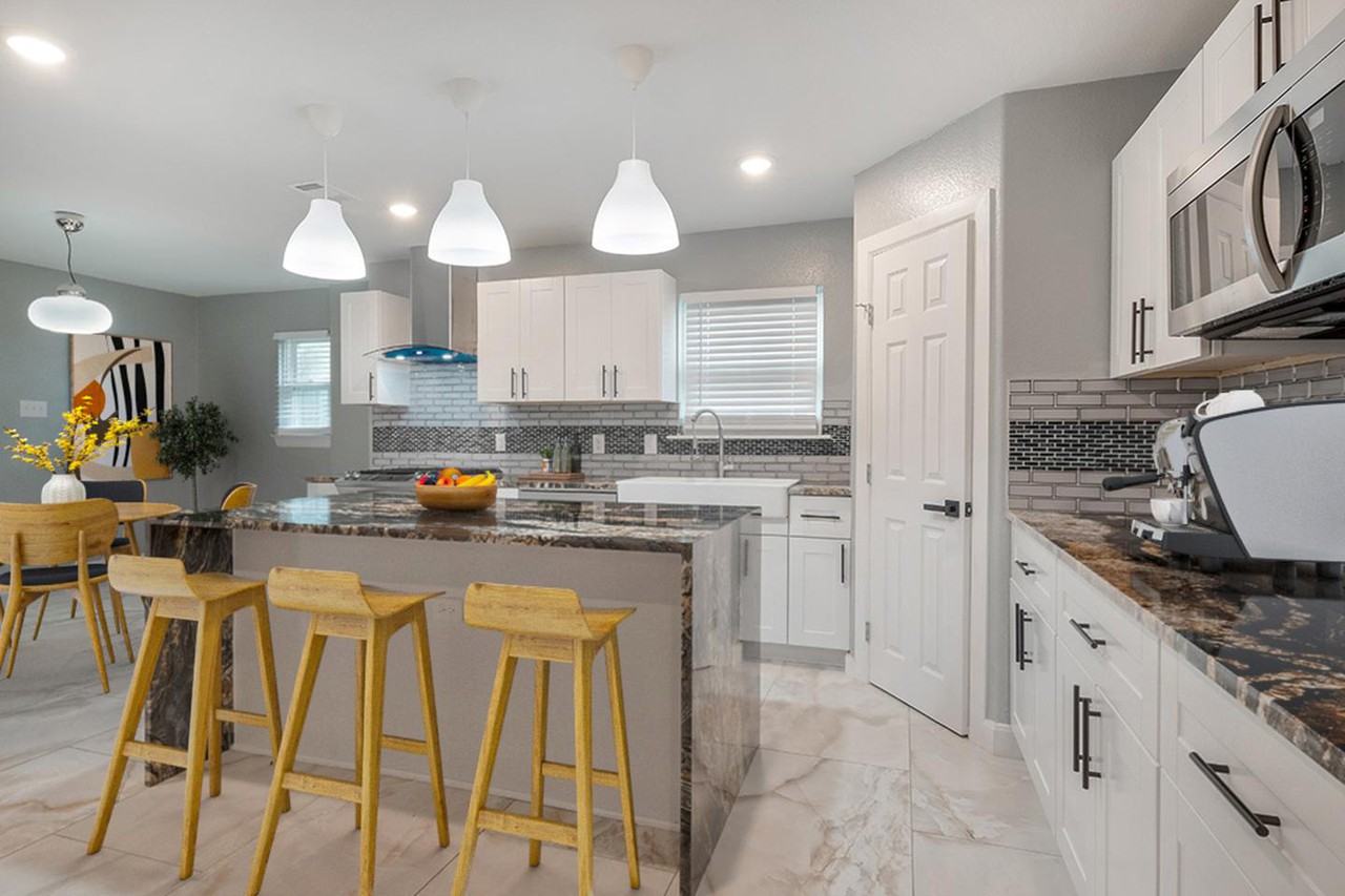 Spacious & renovated Preston Hollow home with big backyard - Photo 5 of 23