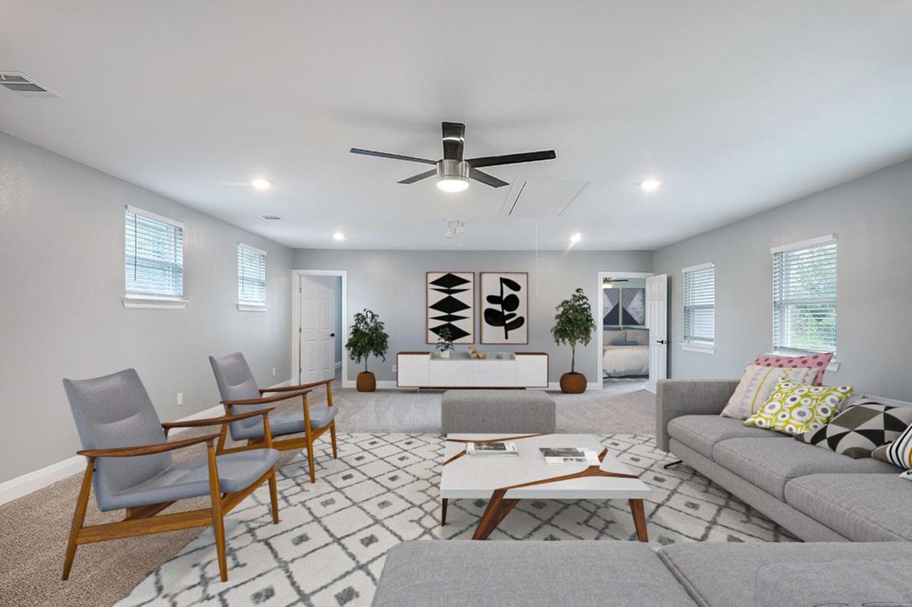 Spacious & renovated Preston Hollow home with big backyard - Photo 7 of 23