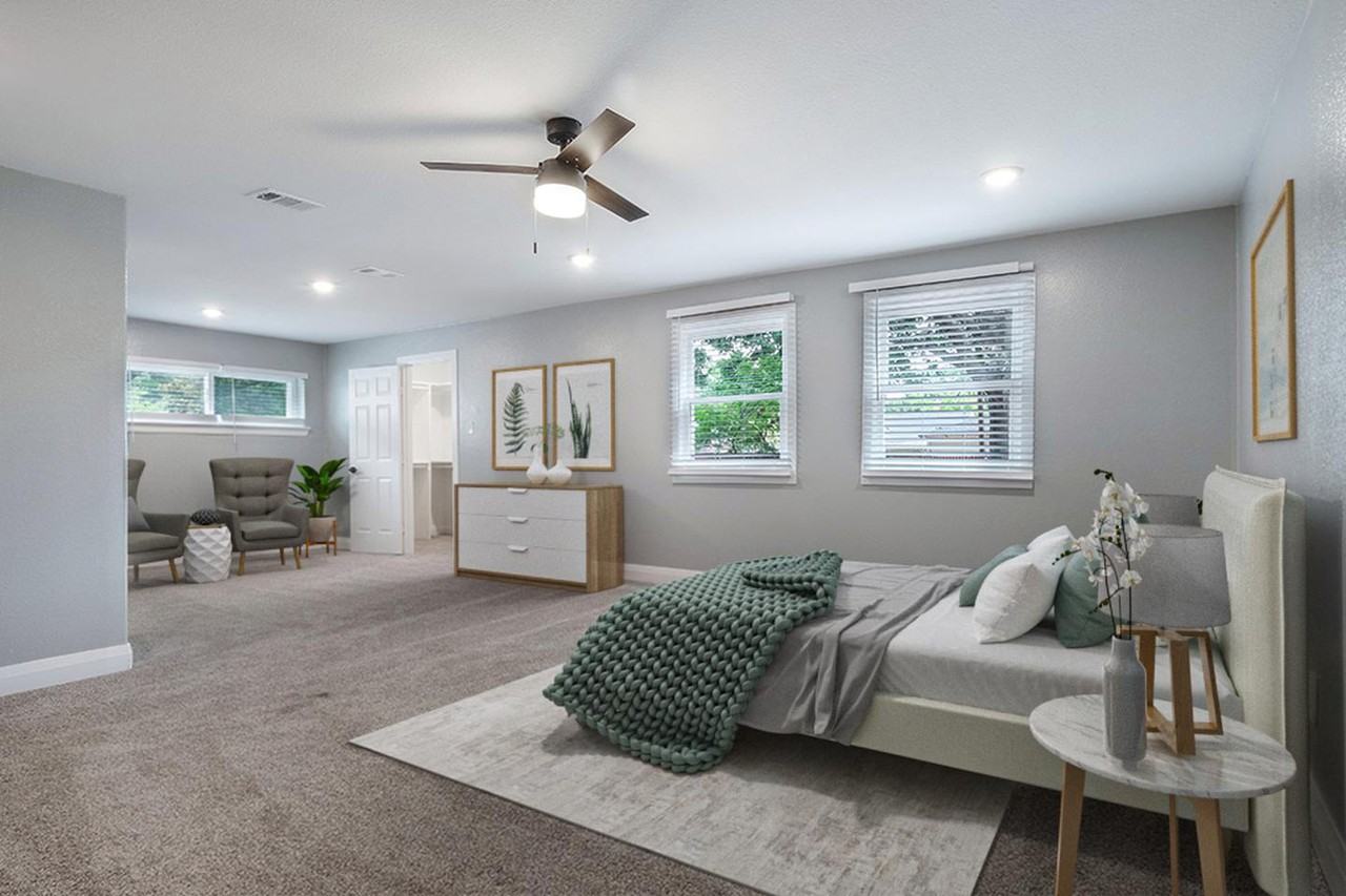 Spacious & renovated Preston Hollow home with big backyard - Photo 2 of 23