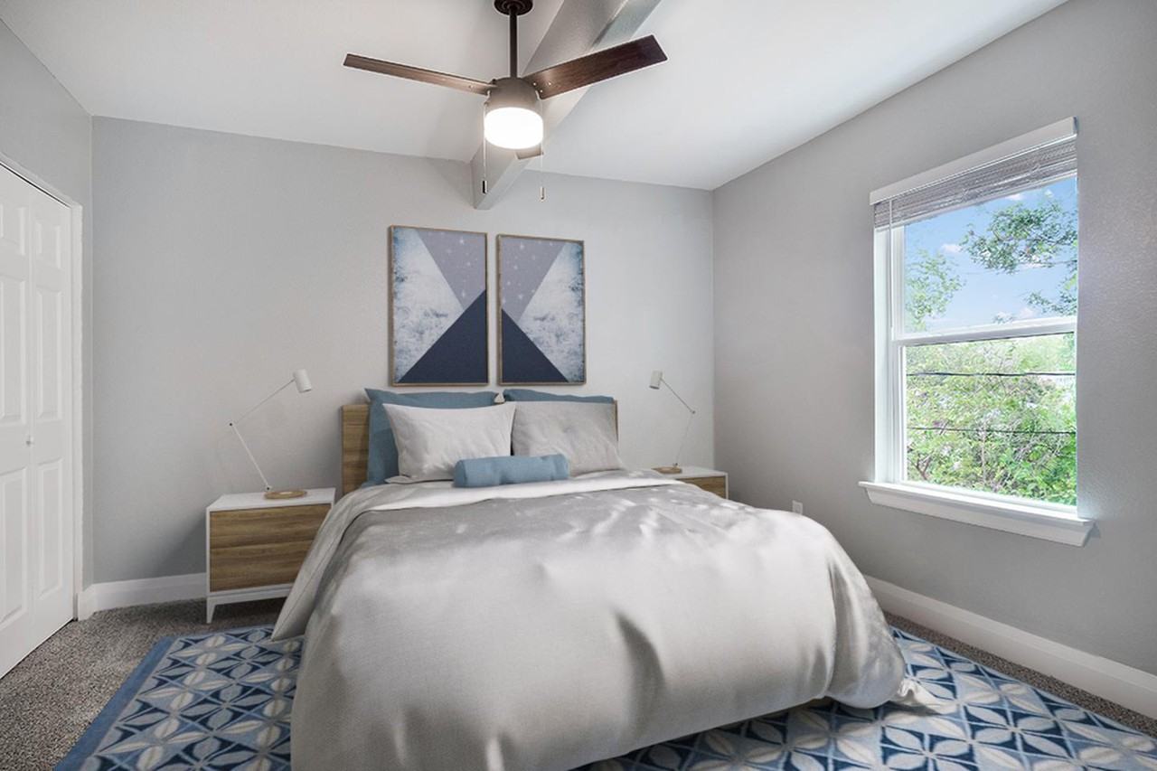 Spacious & renovated Preston Hollow home with big backyard - Photo 5 of 23