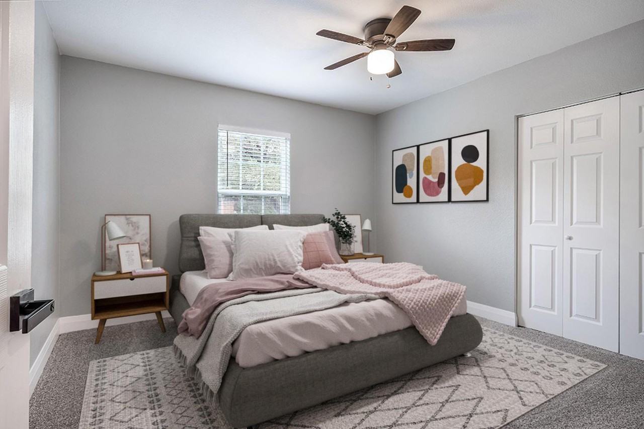 Spacious & renovated Preston Hollow home with big backyard - Photo 6 of 23