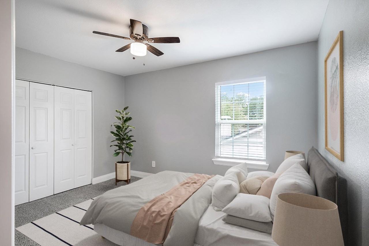 Spacious & renovated Preston Hollow home with big backyard - Photo 7 of 23