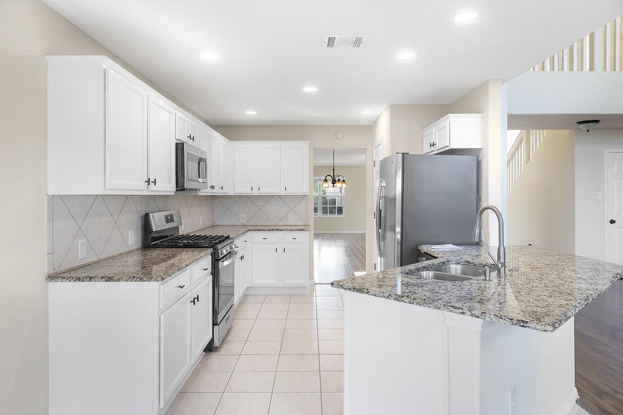 Contemporary Round Rock home near Texas State & med centers - Photo 6 of 29