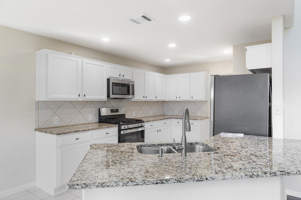 Contemporary Round Rock home near Texas State & med centers - Photo 7 of 29