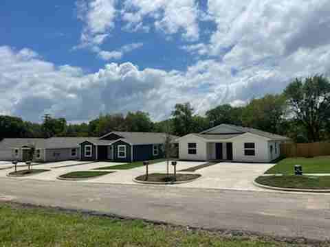 608 E 3rd St - Photo 2 of 14