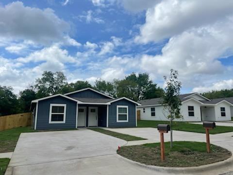 608 E 3rd St - Photo 3 of 14