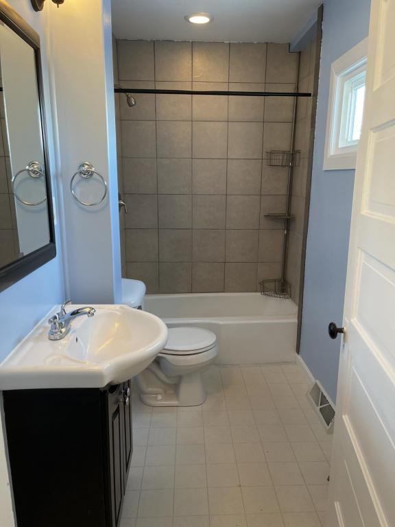 1411 Stephenson Ave - Photo 3 of 13