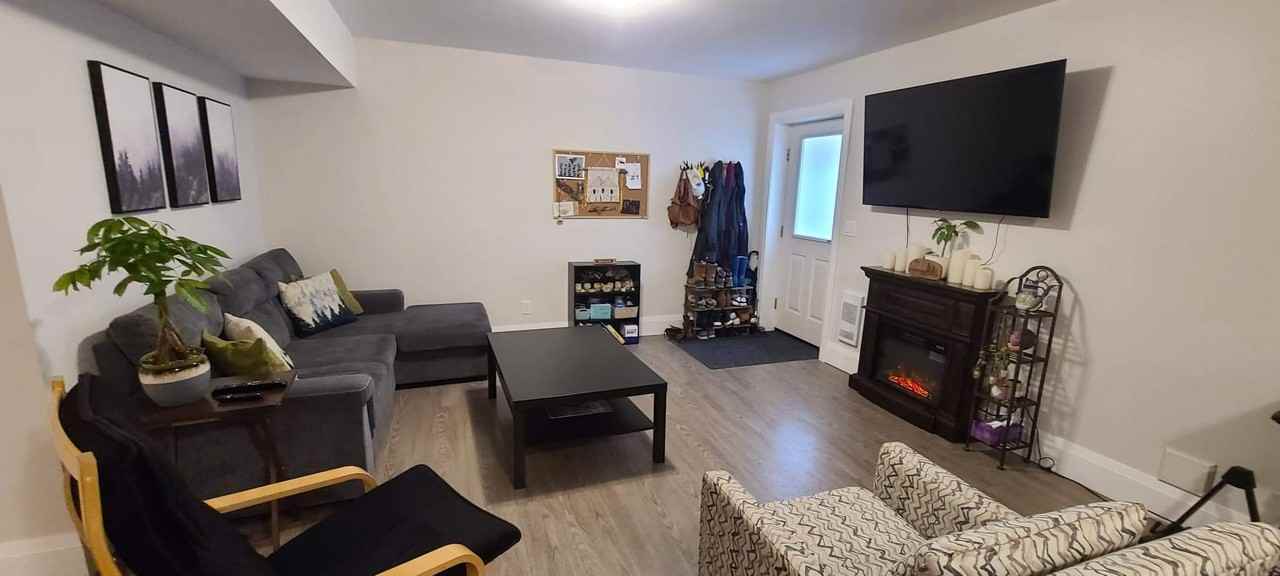 4485 Mountain Highway - Photo 2 of 9