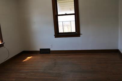 355 S Monroe St - Photo 2 of 5