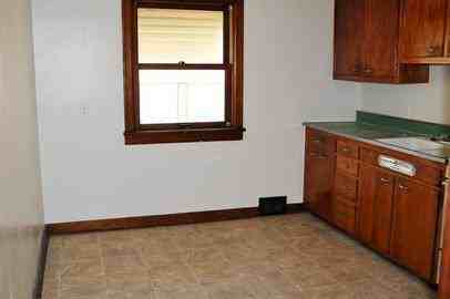 355 S Monroe St - Photo 3 of 5