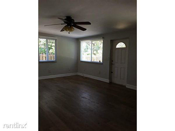1935 Fletcher St #4 - Photo 3 of 11