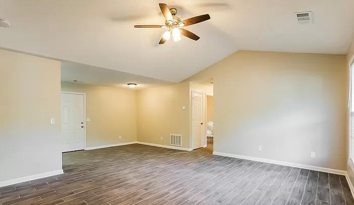 419 Southern Trace Dr - Photo 2 of 15
