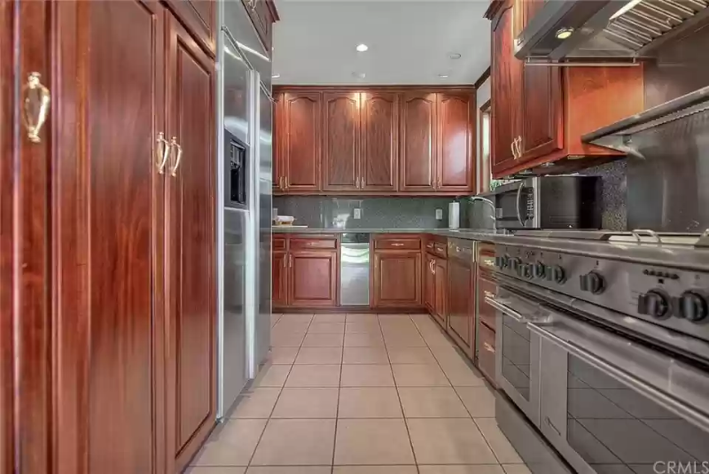 8517 Newport Ave - Photo 2 of 4