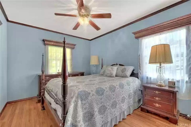 8517 Newport Ave - Photo 3 of 4