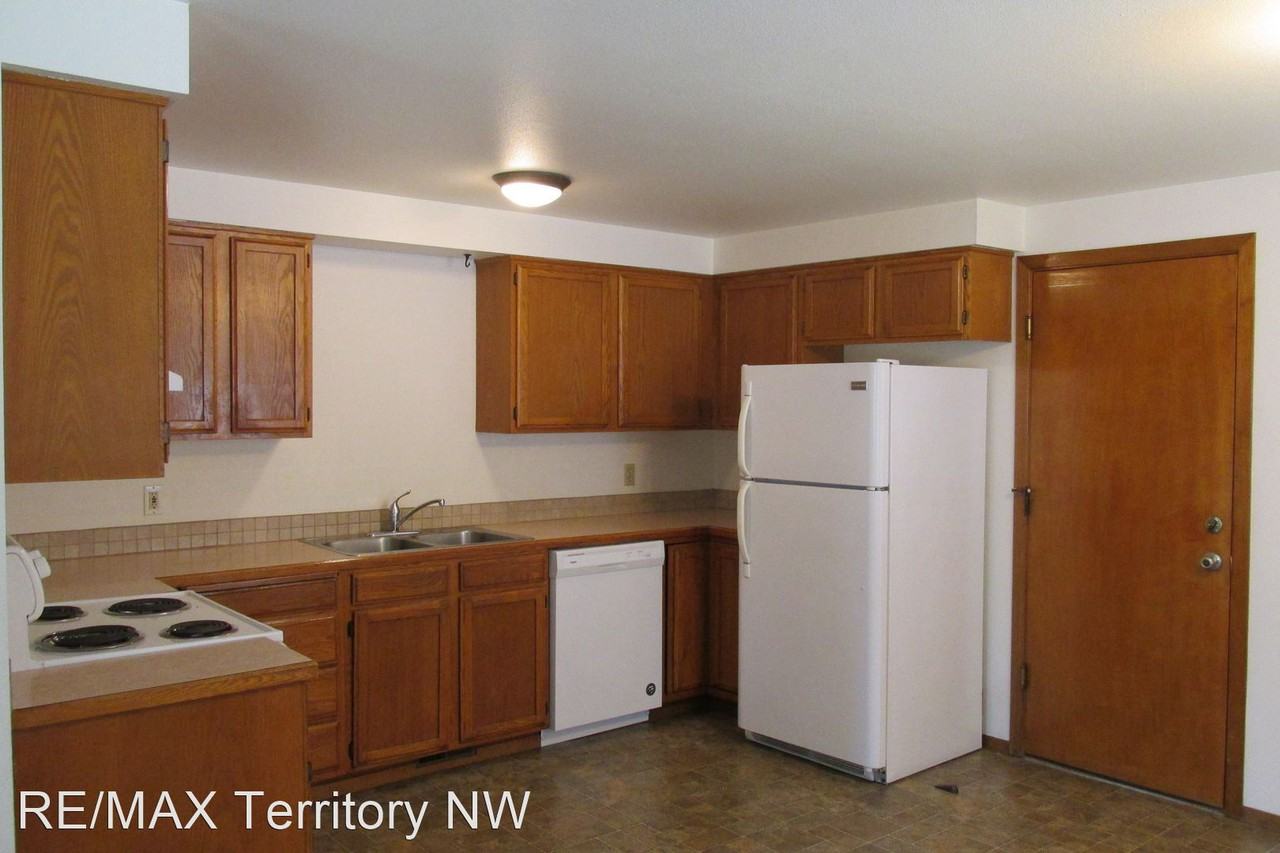 482-496 W Victora Ave - Photo 2 of 10